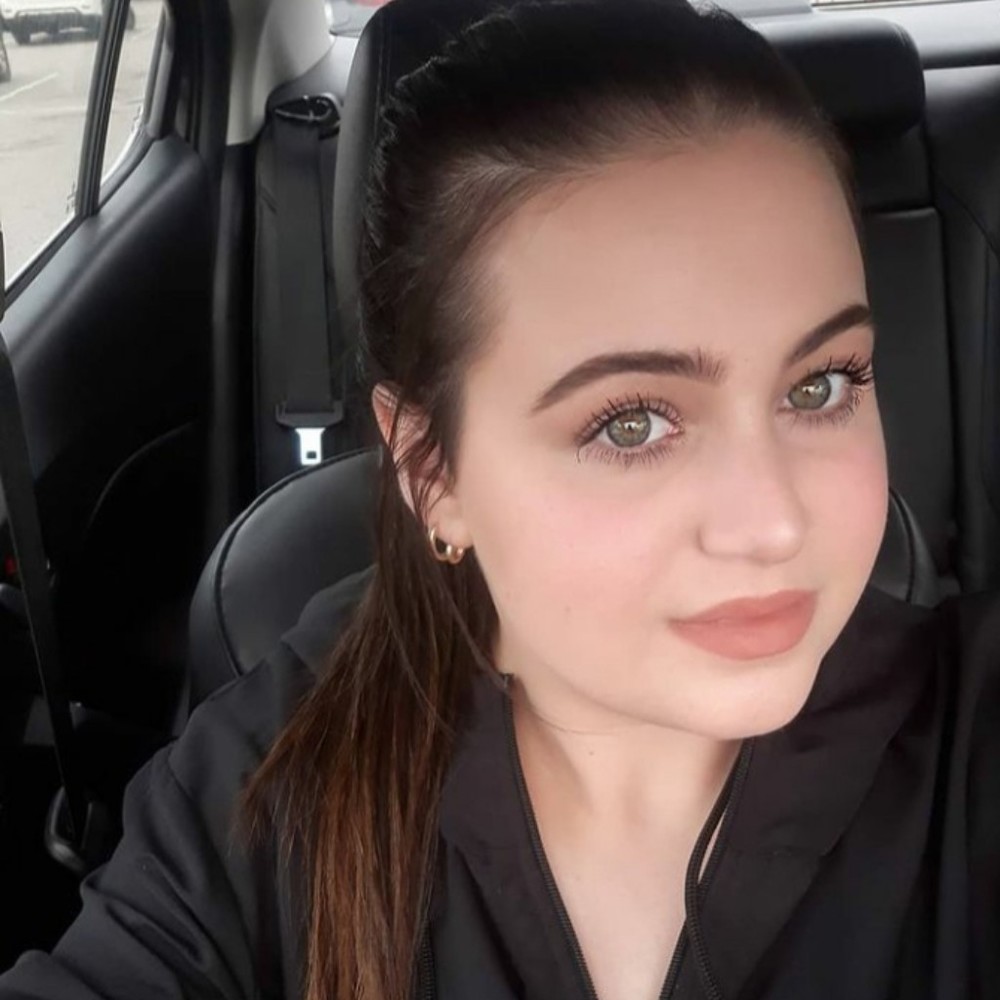 Meet your Posher, Carly